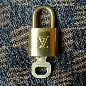 ♧100 Authentic♧ #310 Louis Vuitton Lock & Key